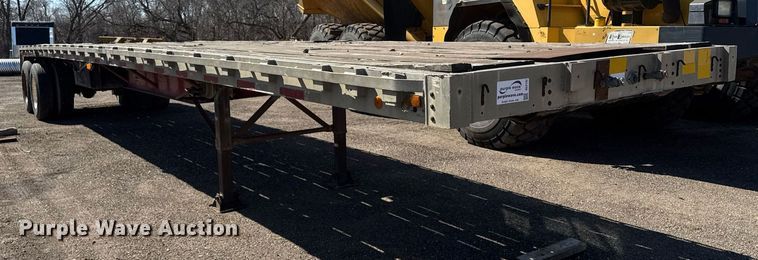 image for item DE2132 1989 Wilson CF-900 flatbed trailer