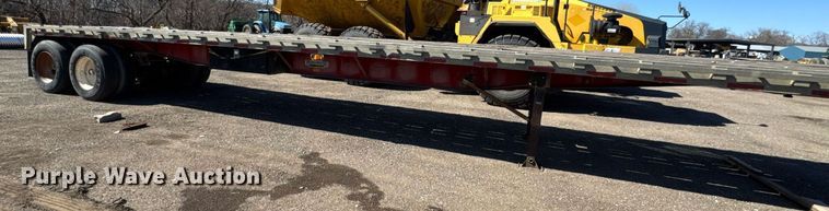 image for item DE2132 1989 Wilson CF-900 flatbed trailer
