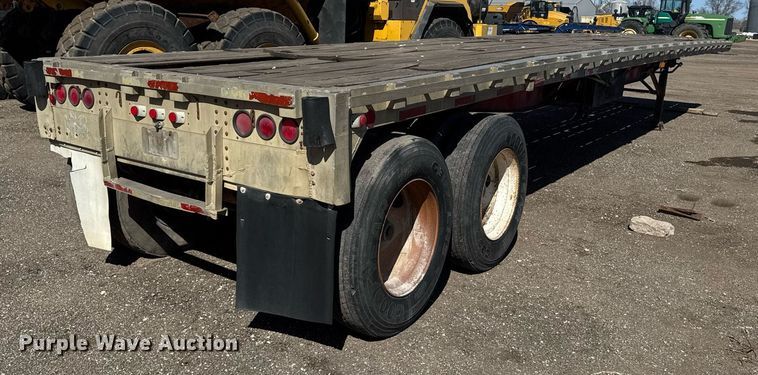 image for item DE2132 1989 Wilson CF-900 flatbed trailer