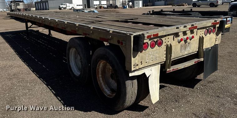 image for item DE2132 1989 Wilson CF-900 flatbed trailer