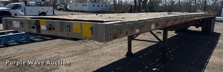 image for item DE2132 1989 Wilson CF-900 flatbed trailer