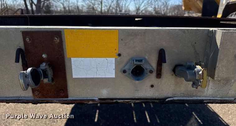 image for item DE2132 1989 Wilson CF-900 flatbed trailer