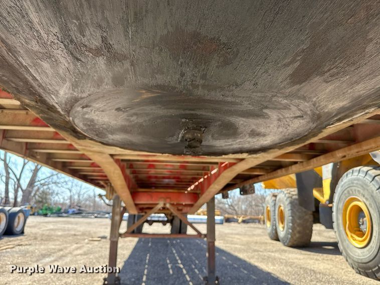 image for item DE2132 1989 Wilson CF-900 flatbed trailer