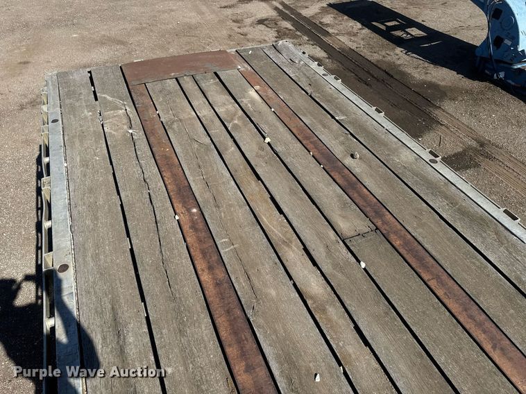 image for item DE2132 1989 Wilson CF-900 flatbed trailer