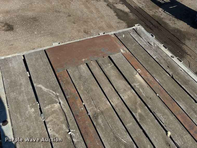 image for item DE2132 1989 Wilson CF-900 flatbed trailer