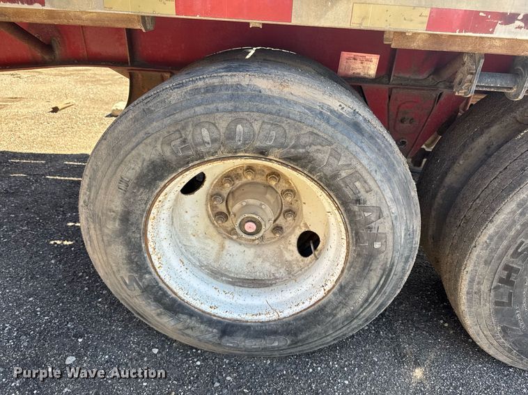 image for item DE2132 1989 Wilson CF-900 flatbed trailer