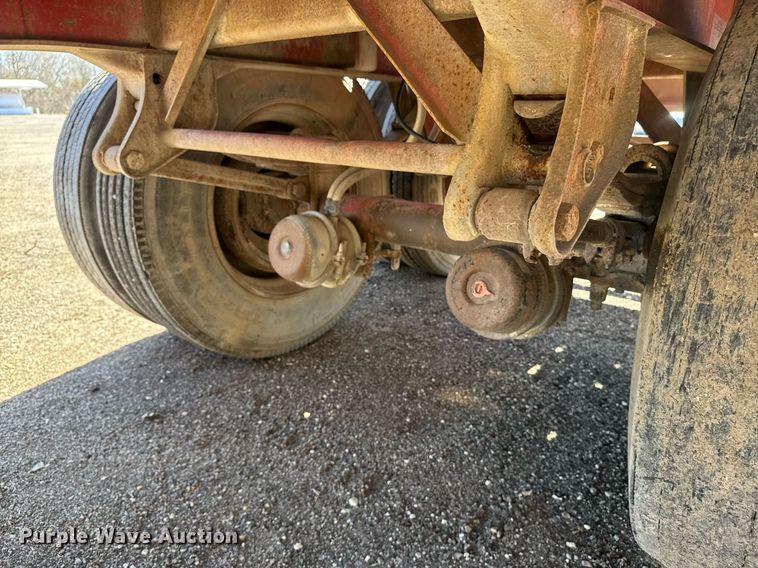 image for item DE2132 1989 Wilson CF-900 flatbed trailer