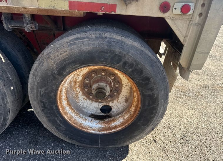 image for item DE2132 1989 Wilson CF-900 flatbed trailer