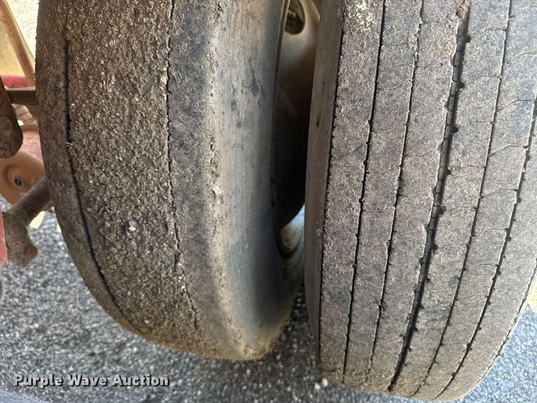 image for item DE2132 1989 Wilson CF-900 flatbed trailer