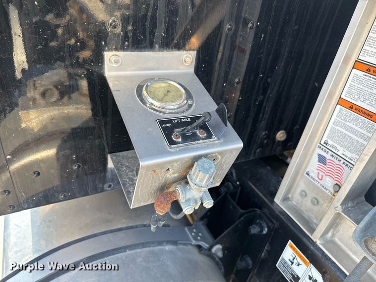 image for item DE2136 2015 Kenworth T800 semi truck