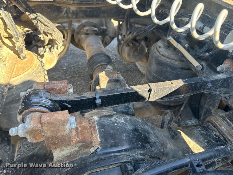 image for item DE2136 2015 Kenworth T800 semi truck