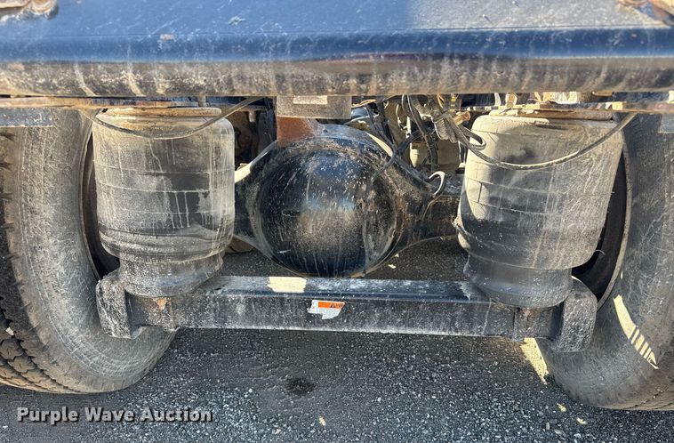 image for item DE2136 2015 Kenworth T800 semi truck