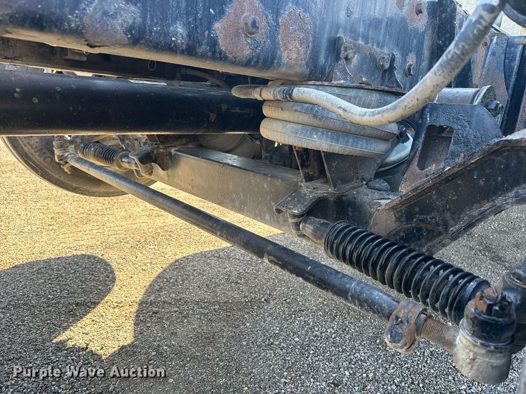 image for item DE2136 2015 Kenworth T800 semi truck