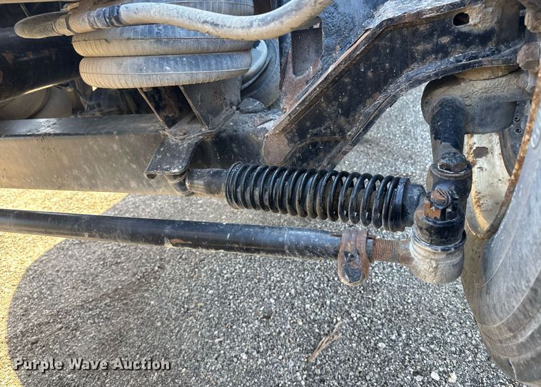 image for item DE2136 2015 Kenworth T800 semi truck