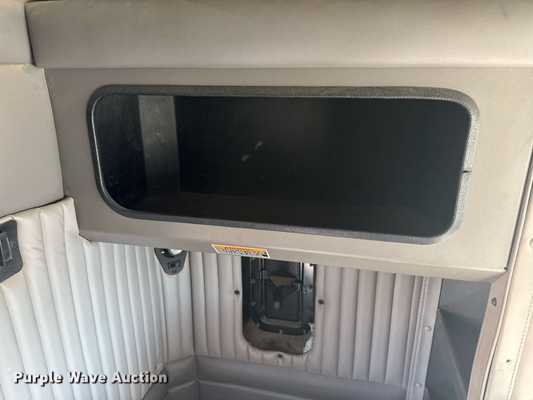 image for item DE2136 2015 Kenworth T800 semi truck