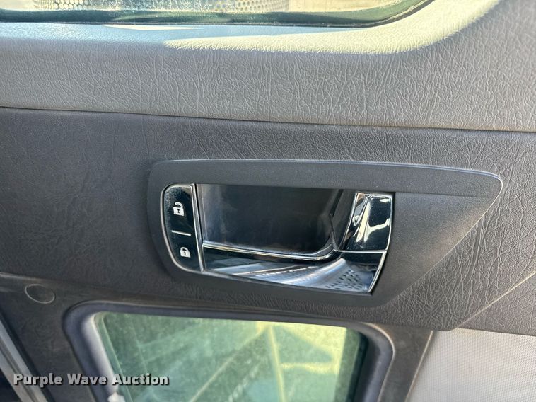 image for item DE2136 2015 Kenworth T800 semi truck