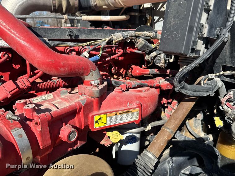 image for item DE2136 2015 Kenworth T800 semi truck