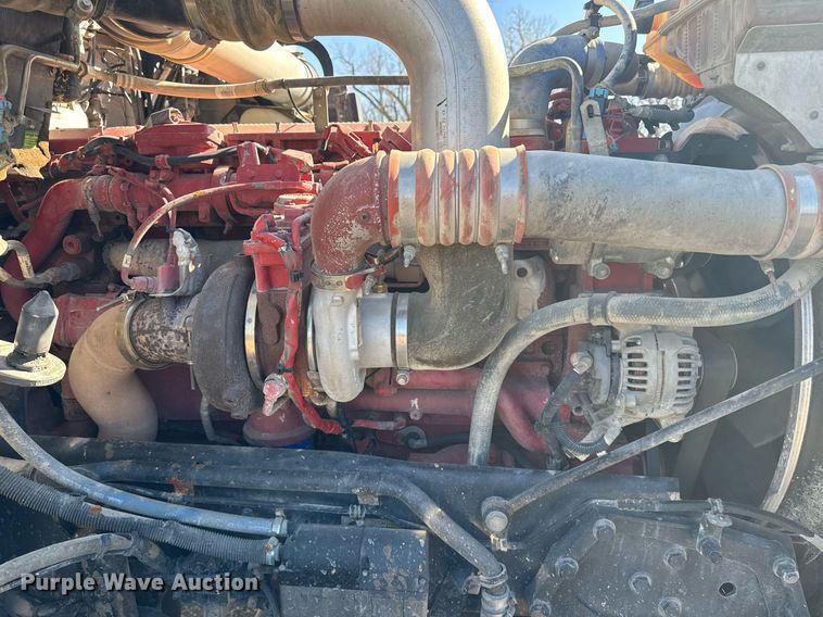 image for item DE2136 2015 Kenworth T800 semi truck