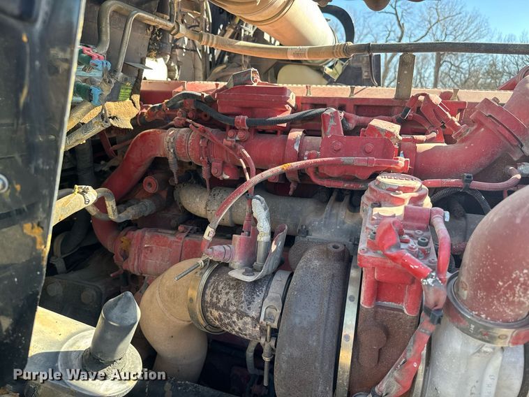 image for item DE2136 2015 Kenworth T800 semi truck