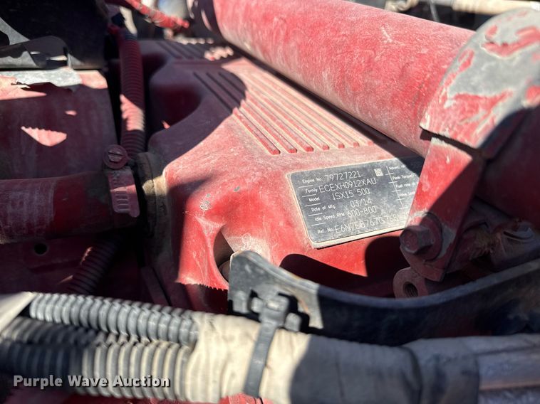 image for item DE2136 2015 Kenworth T800 semi truck