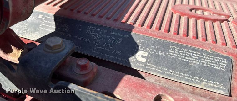 image for item DE2136 2015 Kenworth T800 semi truck