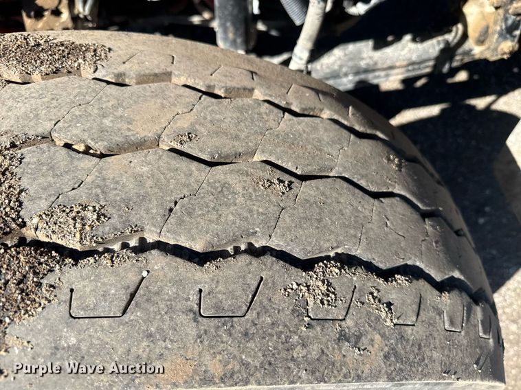 image for item DE2136 2015 Kenworth T800 semi truck