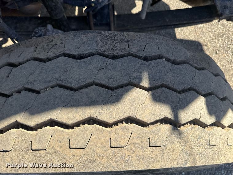 image for item DE2136 2015 Kenworth T800 semi truck