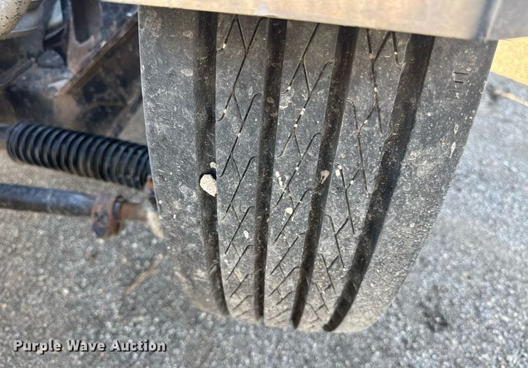 image for item DE2136 2015 Kenworth T800 semi truck