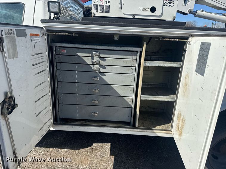 image for item DE2137 2015 Ford F550 Super Duty XL utility / service truck