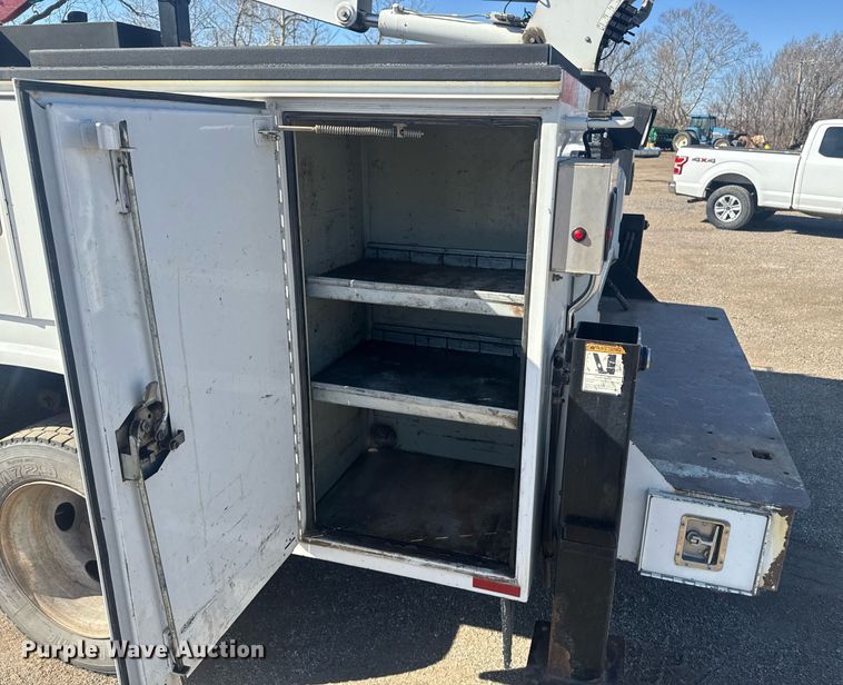 image for item DE2137 2015 Ford F550 Super Duty XL utility / service truck