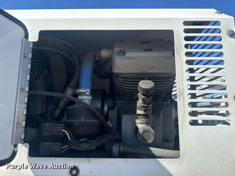 image for item DE2137 2015 Ford F550 Super Duty XL utility / service truck