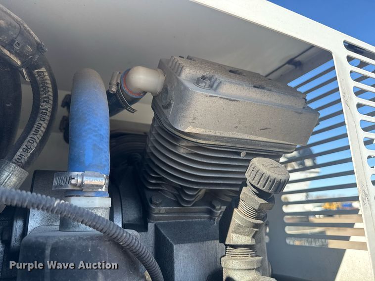 image for item DE2137 2015 Ford F550 Super Duty XL utility / service truck