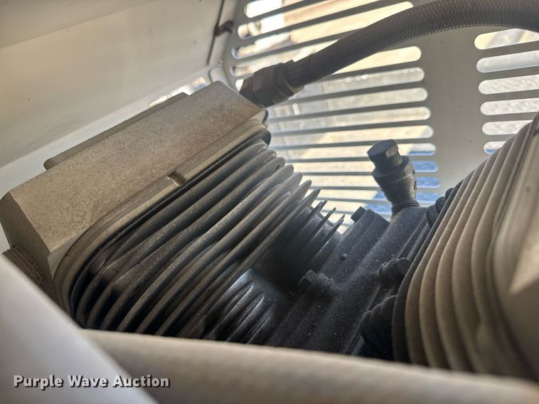 image for item DE2137 2015 Ford F550 Super Duty XL utility / service truck