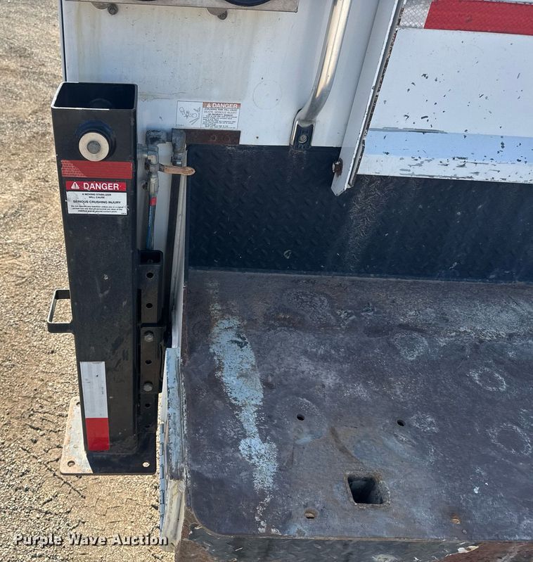 image for item DE2137 2015 Ford F550 Super Duty XL utility / service truck