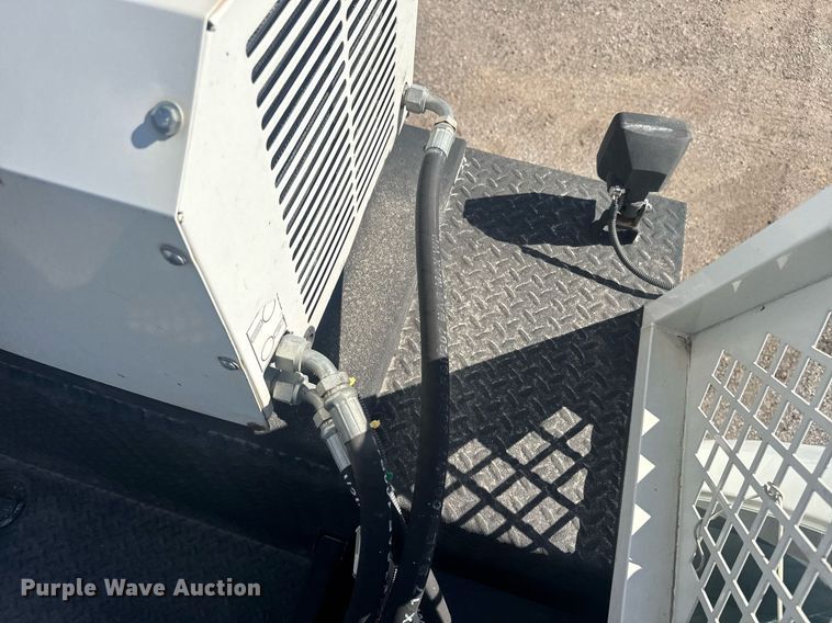 image for item DE2137 2015 Ford F550 Super Duty XL utility / service truck