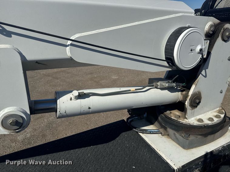 image for item DE2137 2015 Ford F550 Super Duty XL utility / service truck