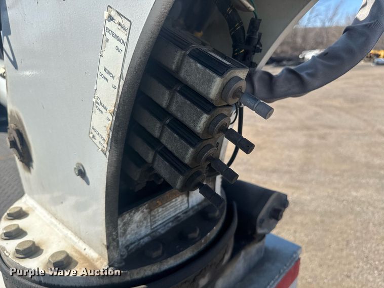 image for item DE2137 2015 Ford F550 Super Duty XL utility / service truck