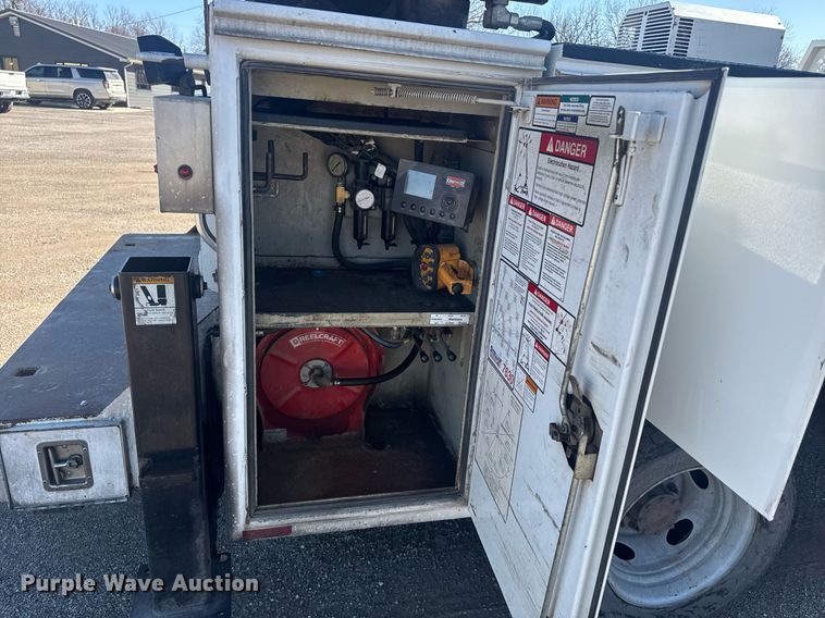 image for item DE2137 2015 Ford F550 Super Duty XL utility / service truck