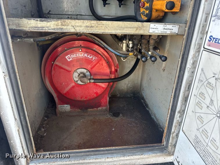 image for item DE2137 2015 Ford F550 Super Duty XL utility / service truck