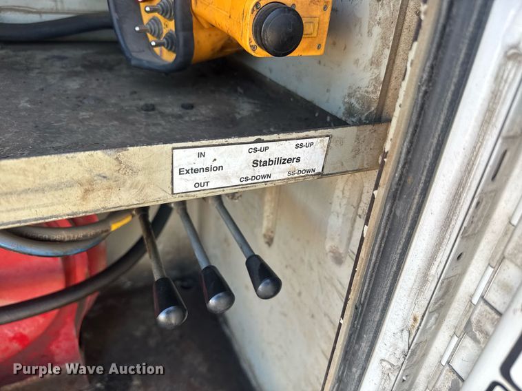 image for item DE2137 2015 Ford F550 Super Duty XL utility / service truck