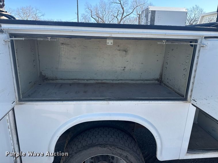 image for item DE2137 2015 Ford F550 Super Duty XL utility / service truck