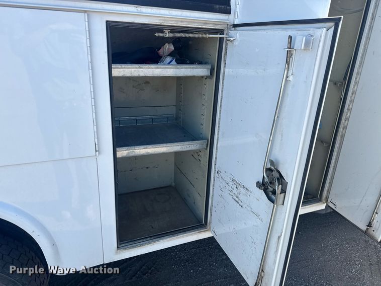 image for item DE2137 2015 Ford F550 Super Duty XL utility / service truck