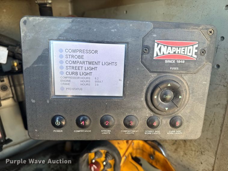 image for item DE2137 2015 Ford F550 Super Duty XL utility / service truck