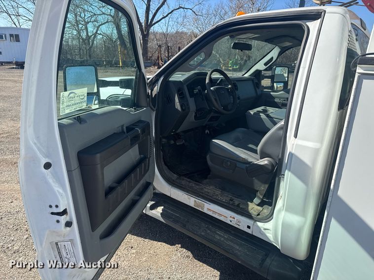 image for item DE2137 2015 Ford F550 Super Duty XL utility / service truck