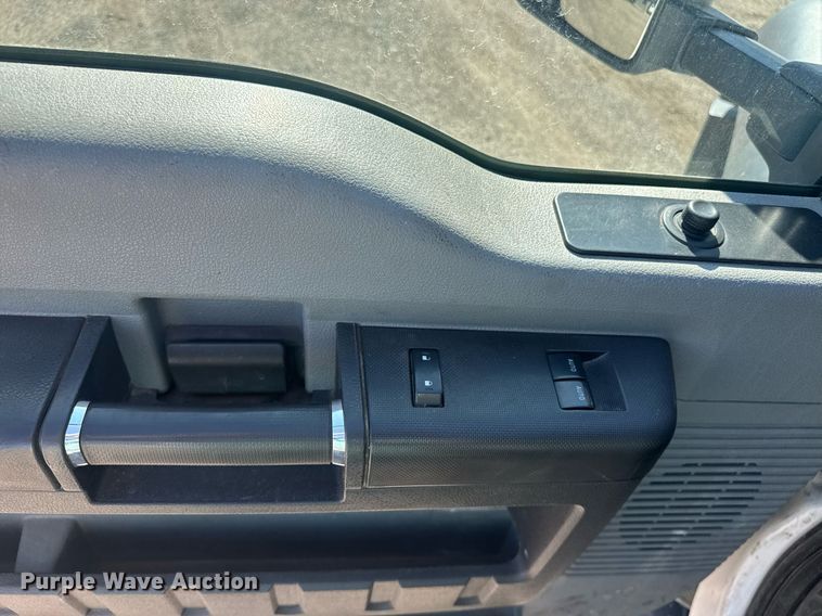 image for item DE2137 2015 Ford F550 Super Duty XL utility / service truck