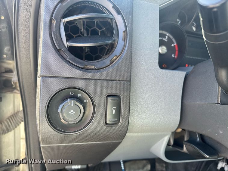 image for item DE2137 2015 Ford F550 Super Duty XL utility / service truck