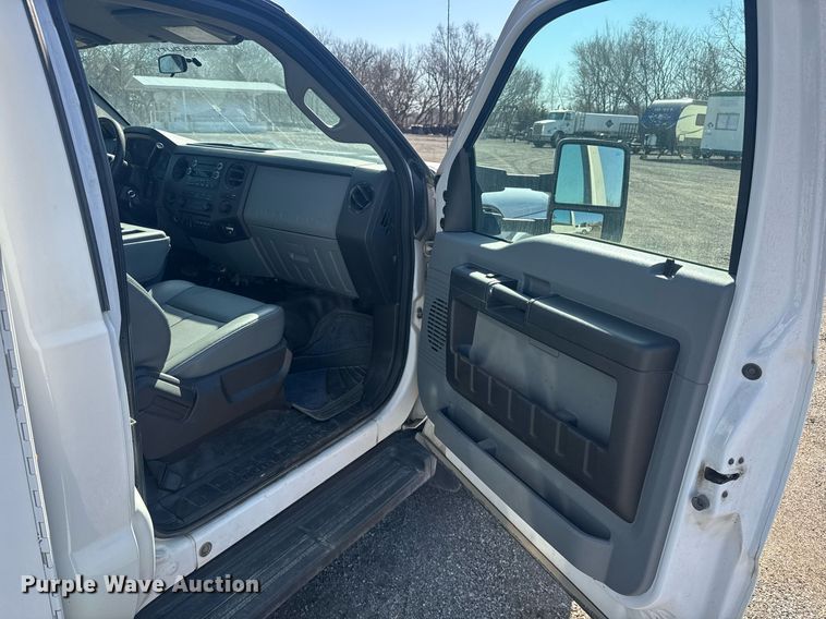 image for item DE2137 2015 Ford F550 Super Duty XL utility / service truck
