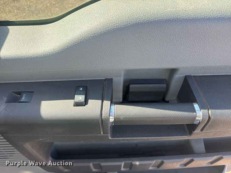 image for item DE2137 2015 Ford F550 Super Duty XL utility / service truck