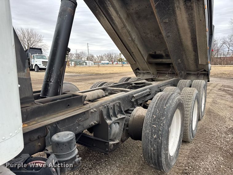 image for item DH9876 1998 Freightliner FLD dump truck