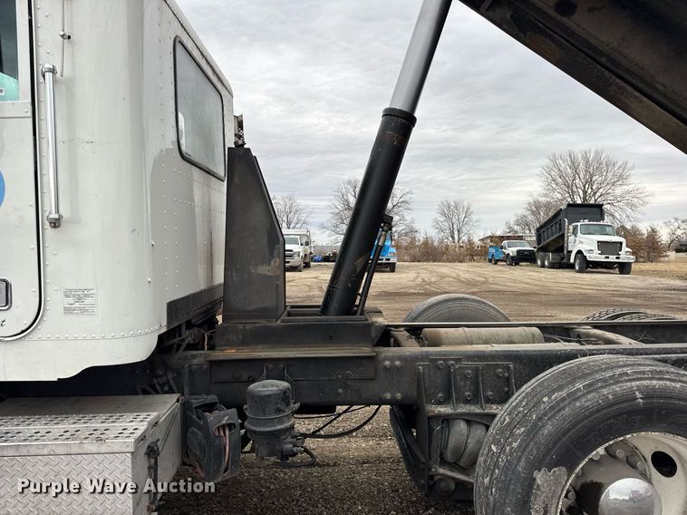 image for item DH9876 1998 Freightliner FLD dump truck